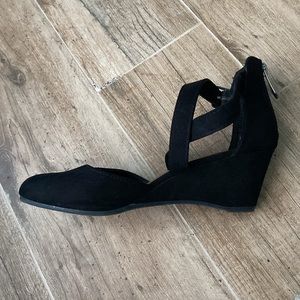 [New] Size 7 Daisy Fuentes Tala Black Low Heel Zipper With Adjustable Strap